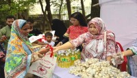 নওগাঁতে ২৫০ পরিবারের ঈদ আনন্দে ফ্রেন্ডস...